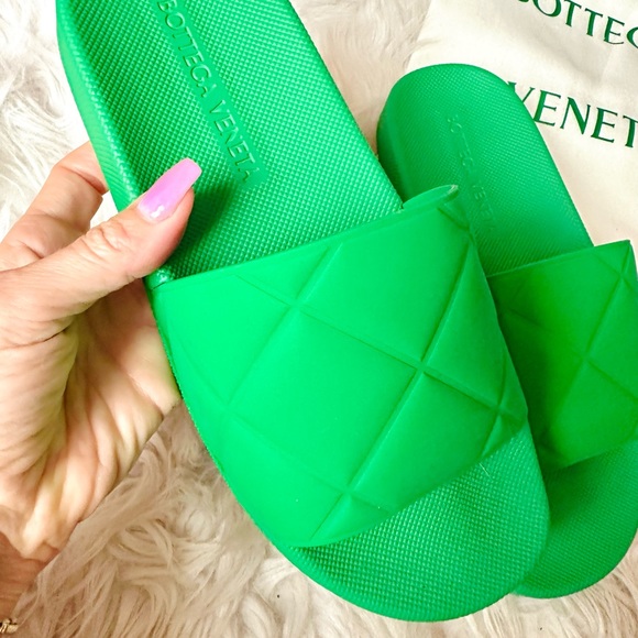 Bottega Veneta Puffy Pool Slide - Picture 2 of 3